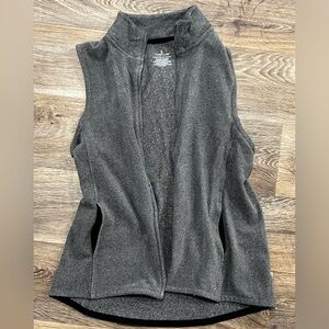 Cuddl duds fleece wear with stretch grey zip up vest with pockets LIKE NEW Large